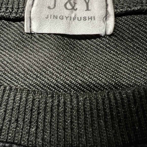 J & Y JINGYIFUSHI BLACK SWEATSHIRT WITH BAD RABBIT SOFT TOY SERIES - Picture 5 of 5